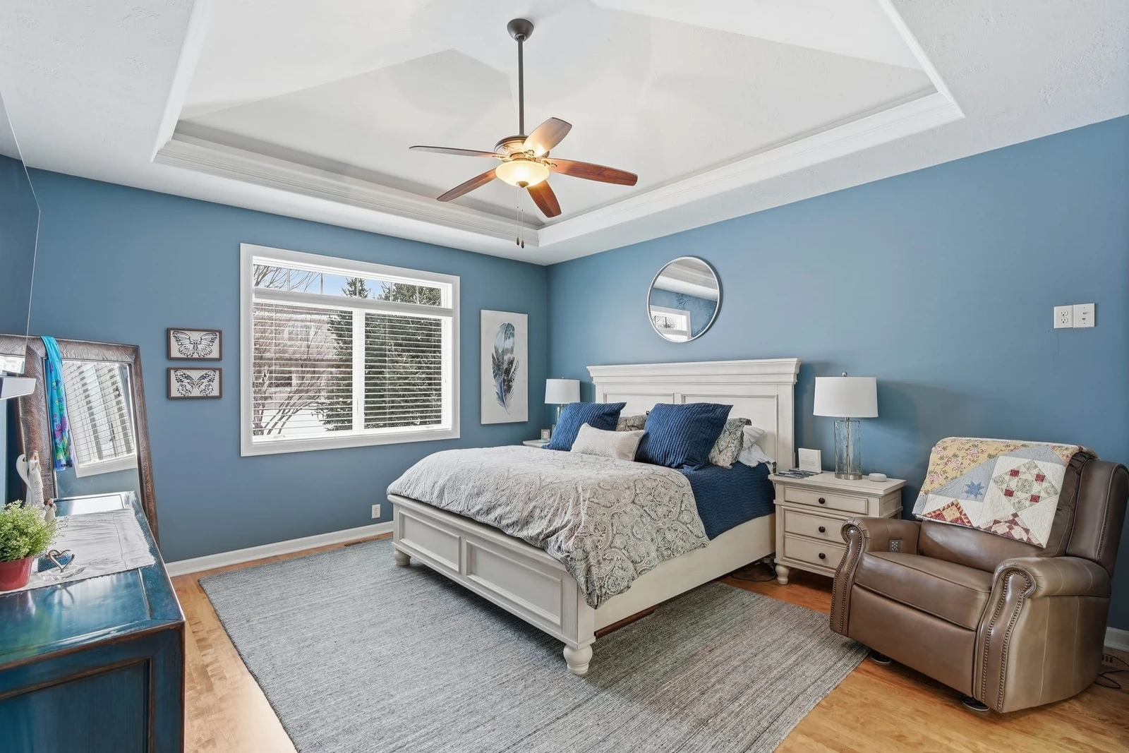 Great room with high ceilings